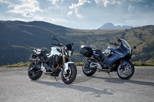 BMW F 800 R e F 800 GT, la Roadster e la Tourer si rifanno il look