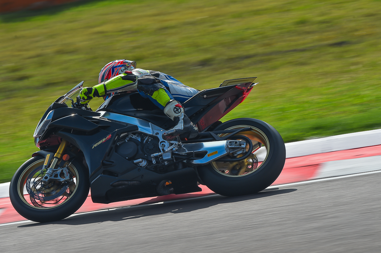 AL CREMONA CIRCUIT CON LE APRILIA V4