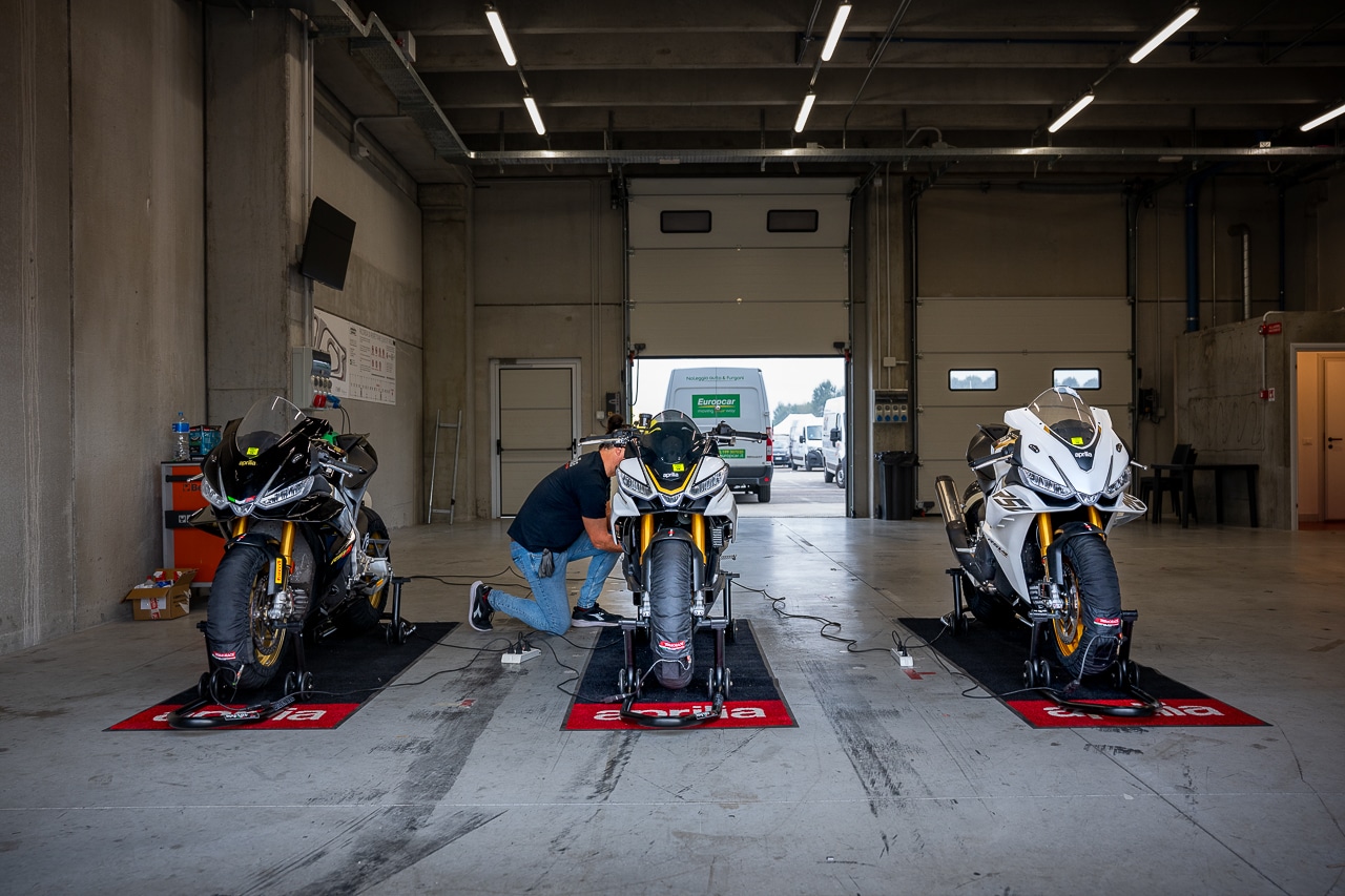 AL CREMONA CIRCUIT CON LE APRILIA V4