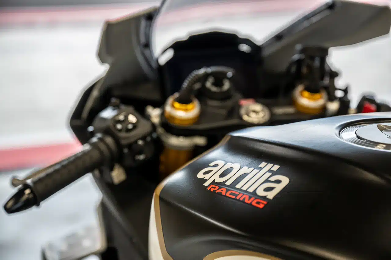 AL CREMONA CIRCUIT CON LE APRILIA V4