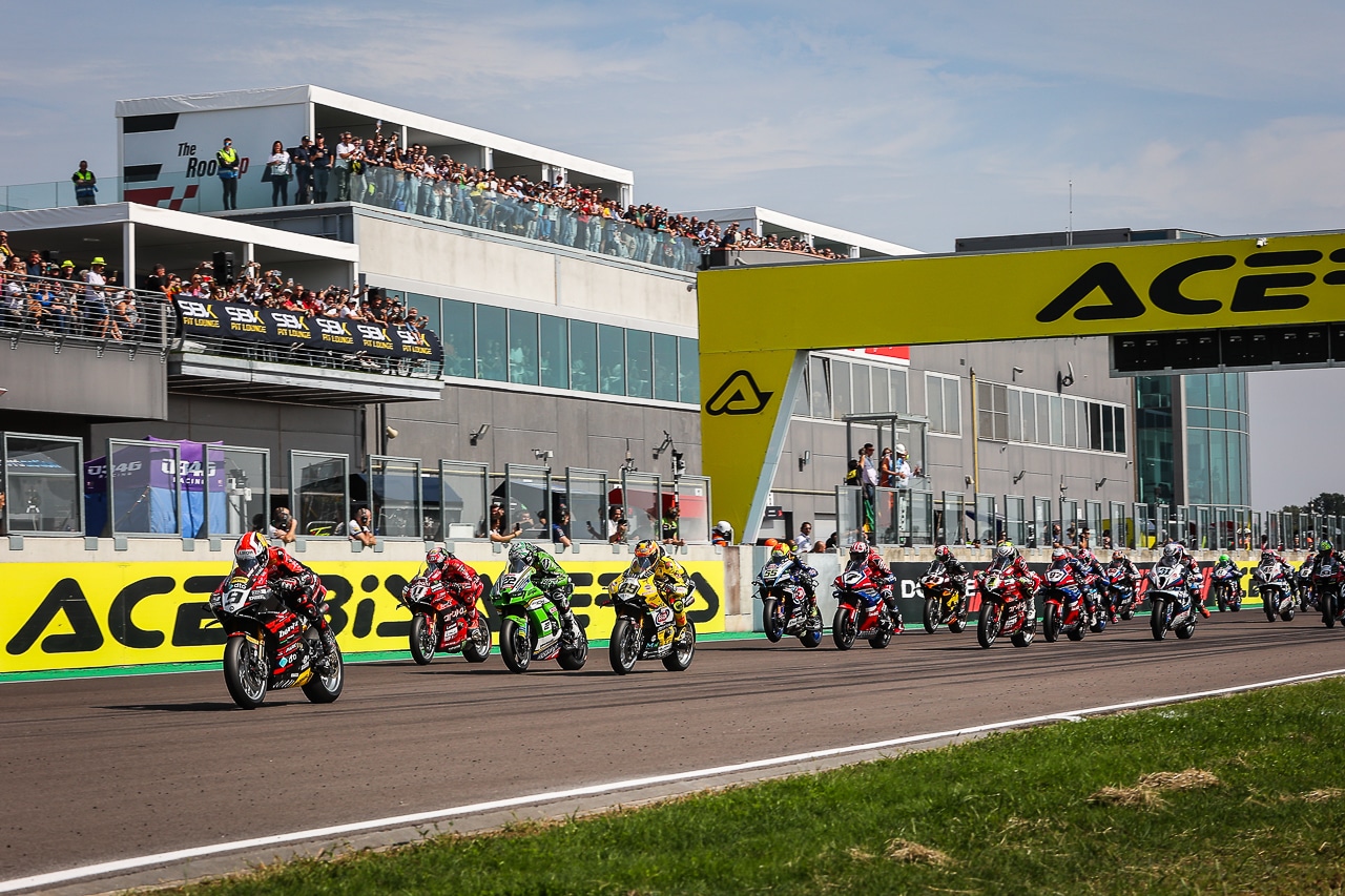 AL CREMONA CIRCUIT CON LE APRILIA V4