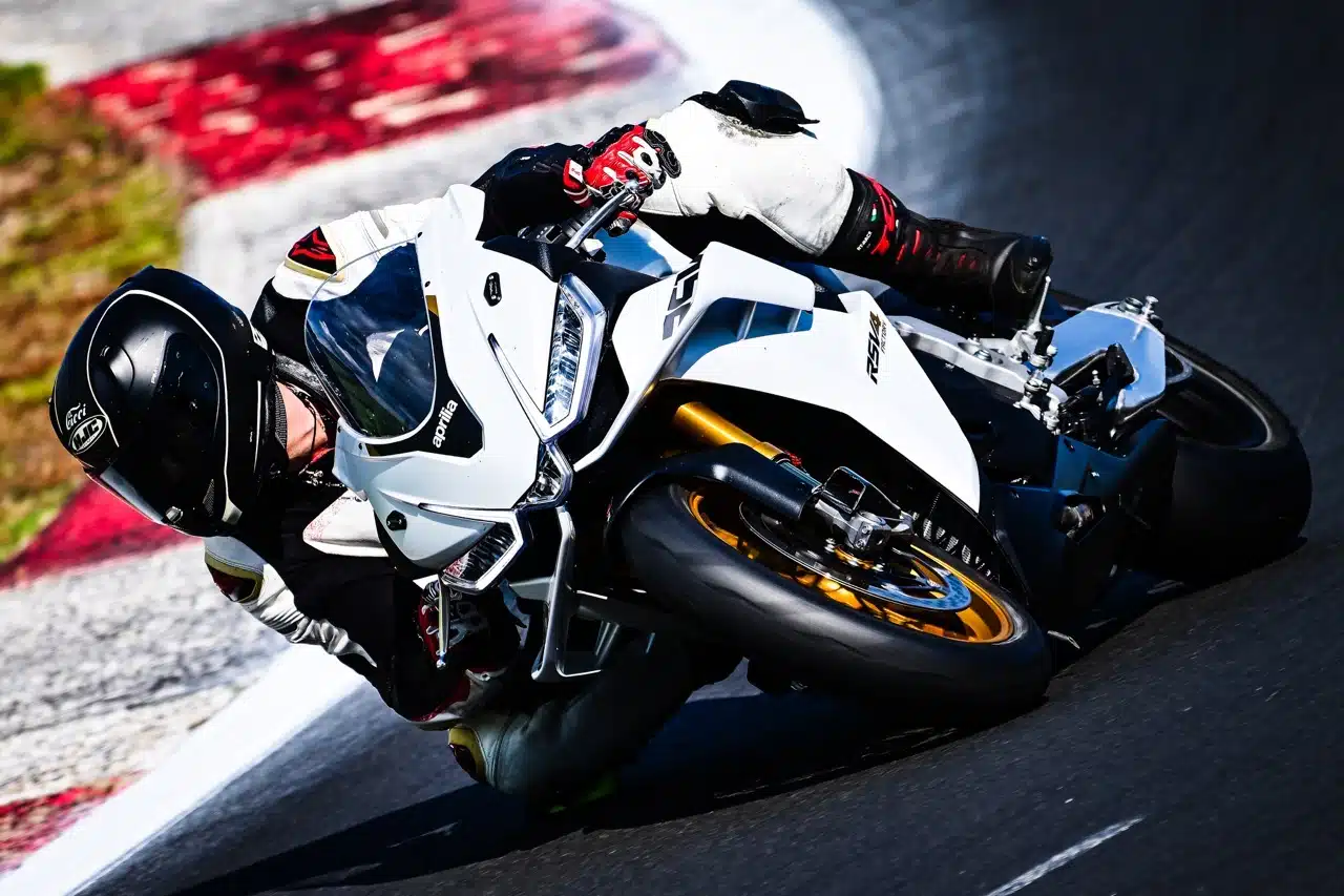 Aprilia RSV4 1100 Factory 2024 - Prova Vallelunga