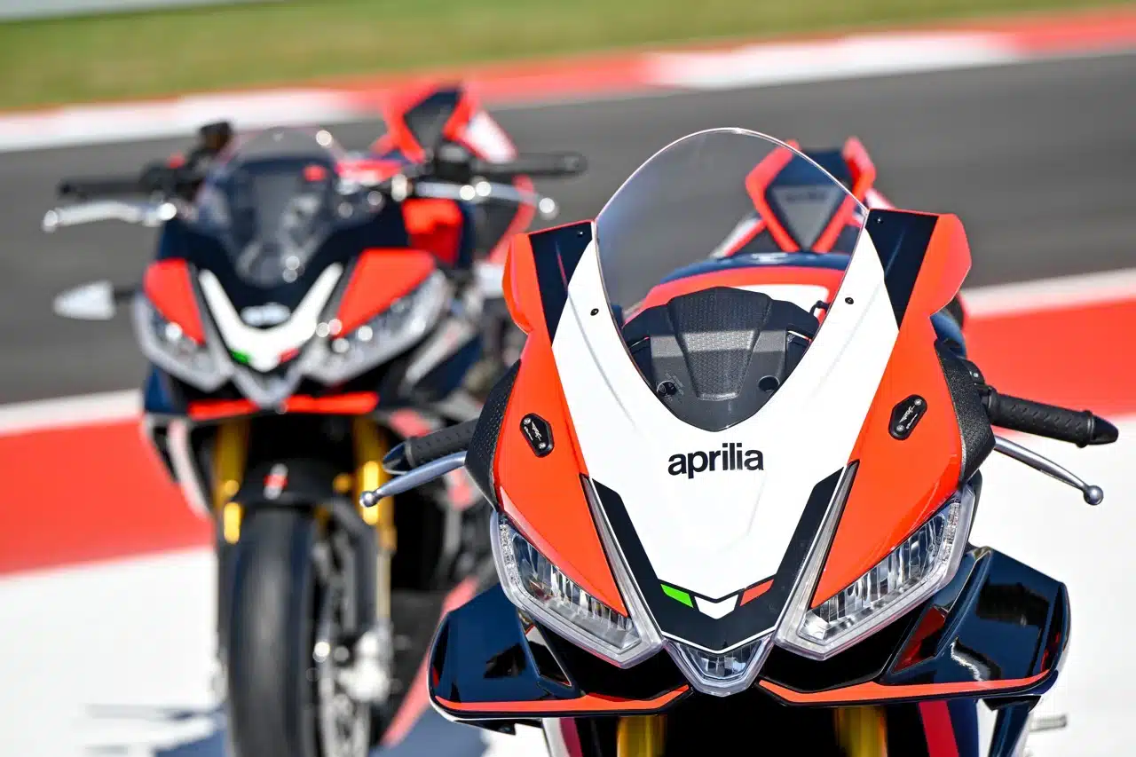 Aprilia RSV4 Factory e Tuono V4 Factory SE-09 SBK 
