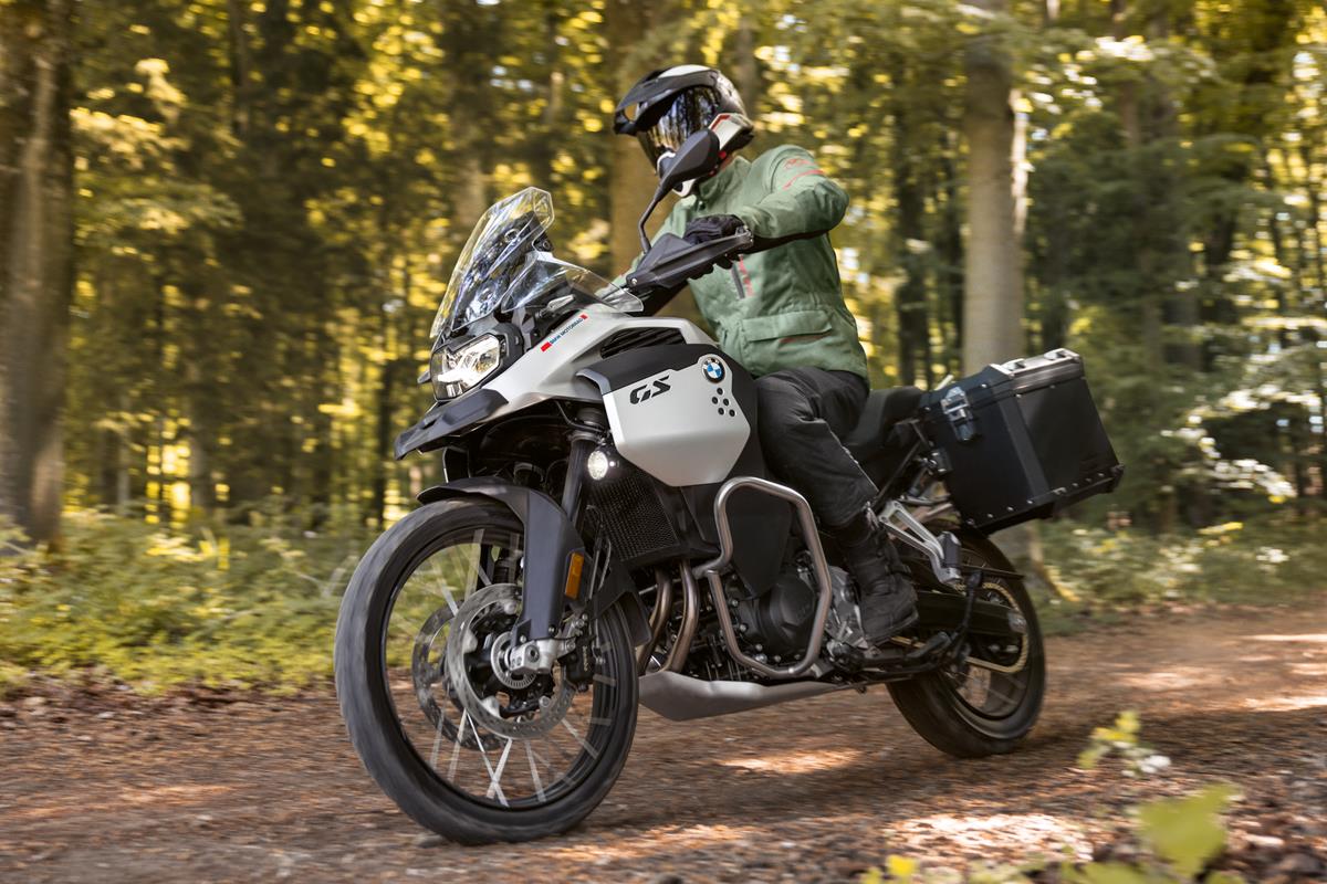 BMW F800 GS, F 900 GS e F 900 GS Adventure 2024