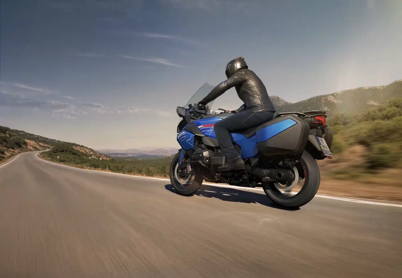 BMW R 1300 RT 2025 - Foto ufficiali