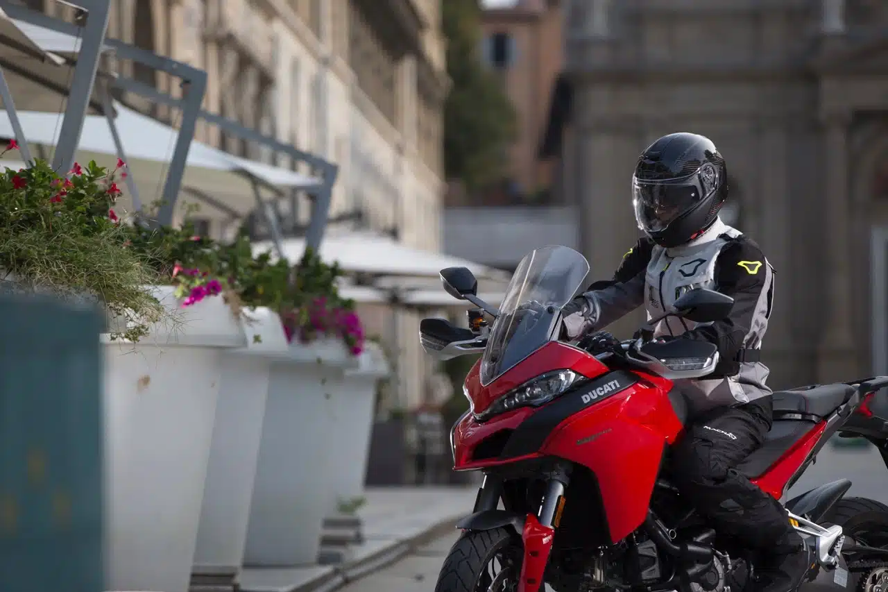 Caberg Levo X Carbon - Foto ufficiali