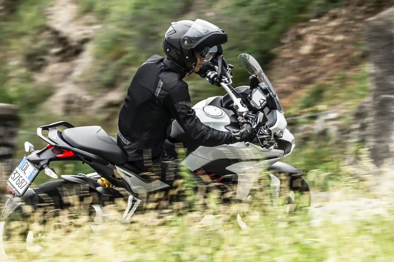 Caberg Levo X Carbon - Foto ufficiali