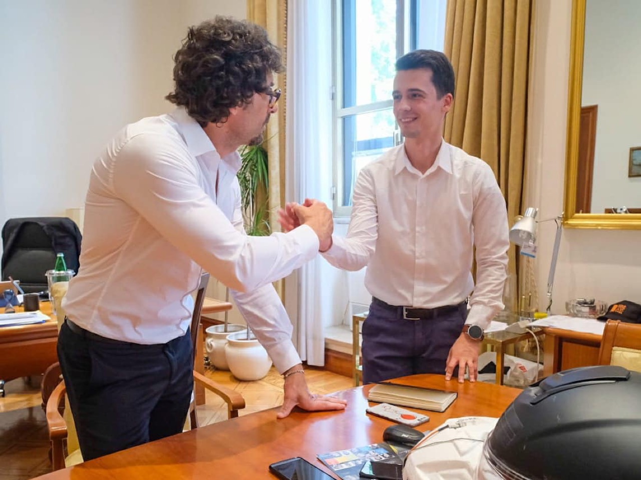 Casco intelligente - ministro Toninelli incontra giovane programmatore