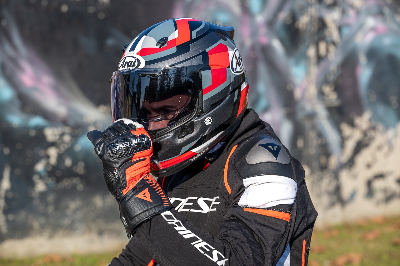 Dainese Giacca Racing 3 D-Dry e Guanti Carbon 4