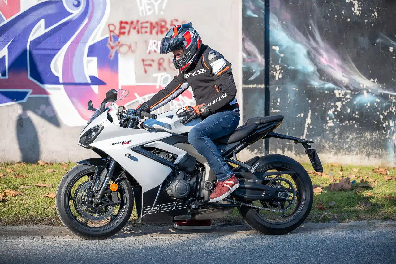 Dainese Giacca Racing 3 D-Dry e Guanti Carbon 4