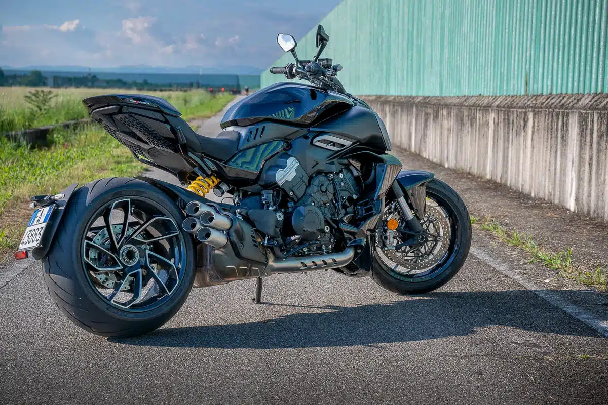 Ducati Diavel V4