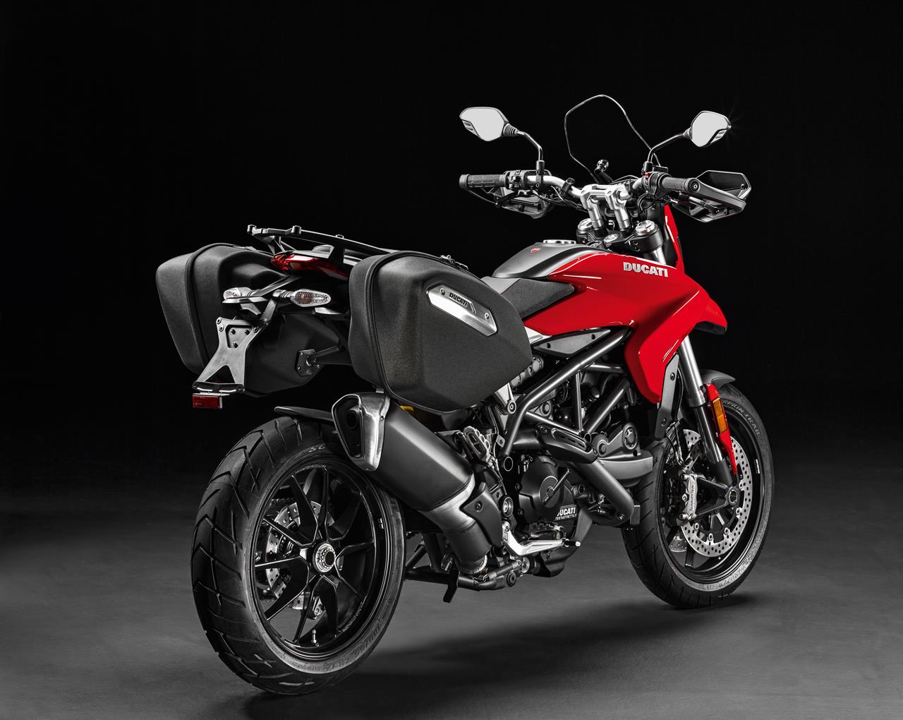 Ducati Hypermotard 939 - MEGA GALLERY