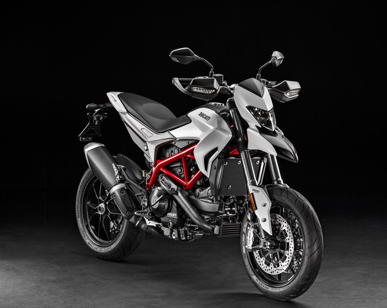 Ducati Hypermotard 939 - MEGA GALLERY