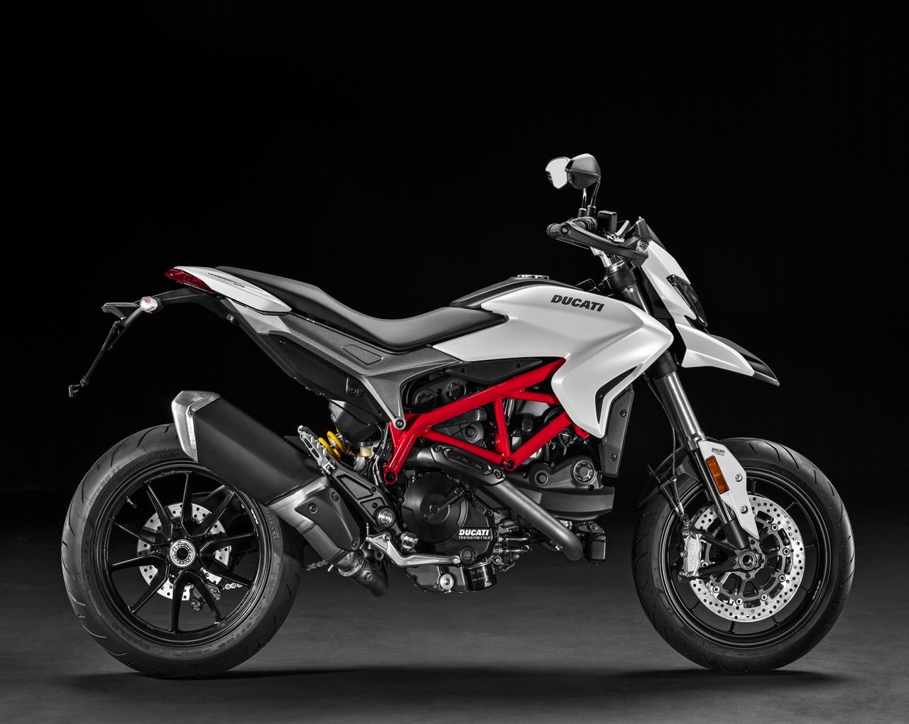 Ducati Hypermotard 939 - MEGA GALLERY