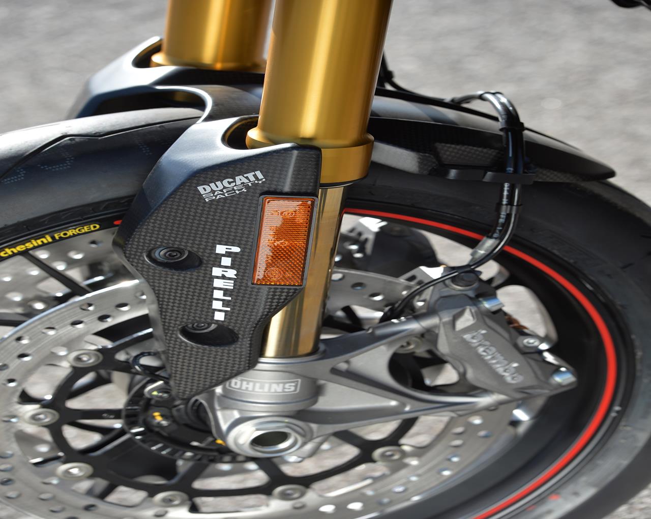 Ducati Hypermotard 939 - MEGA GALLERY