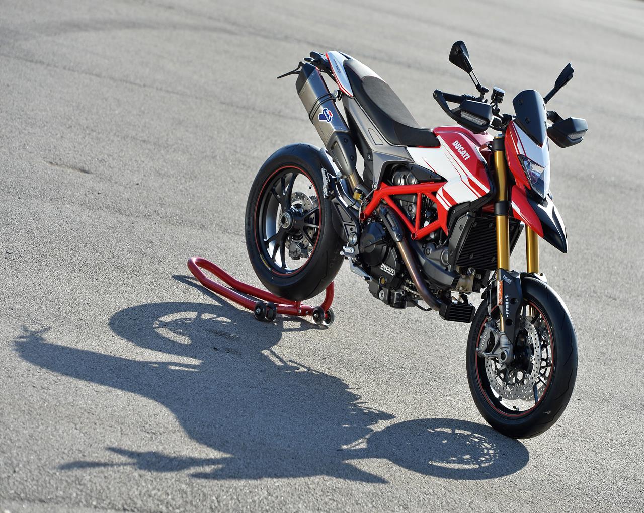 Ducati Hypermotard 939 - MEGA GALLERY