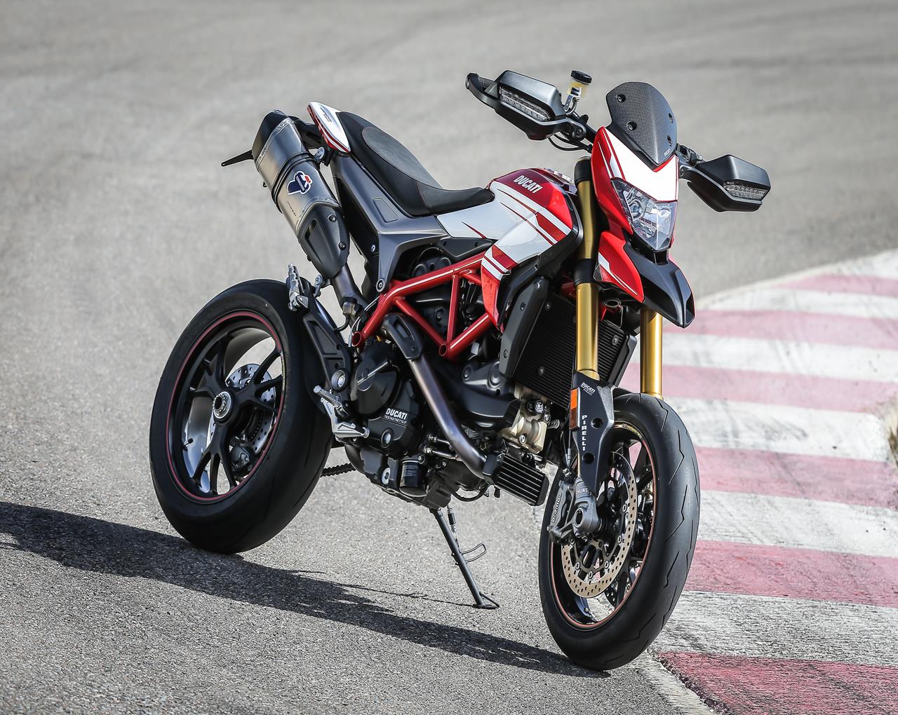 Ducati Hypermotard 939 - MEGA GALLERY