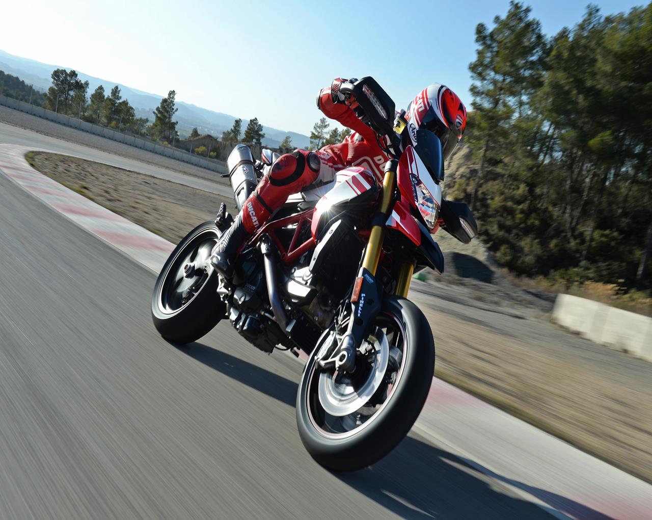 Ducati Hypermotard 939 - MEGA GALLERY