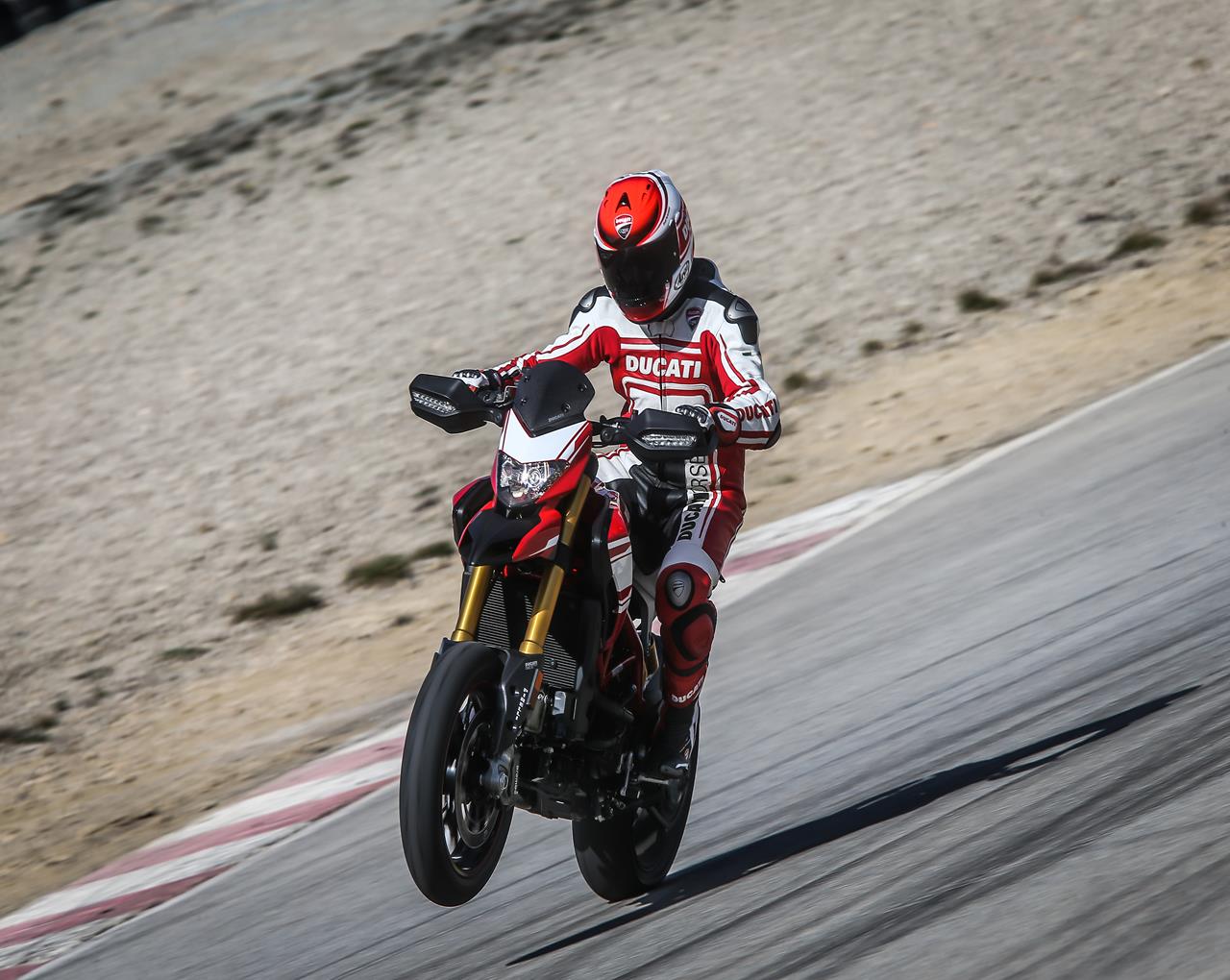 Ducati Hypermotard 939 - MEGA GALLERY