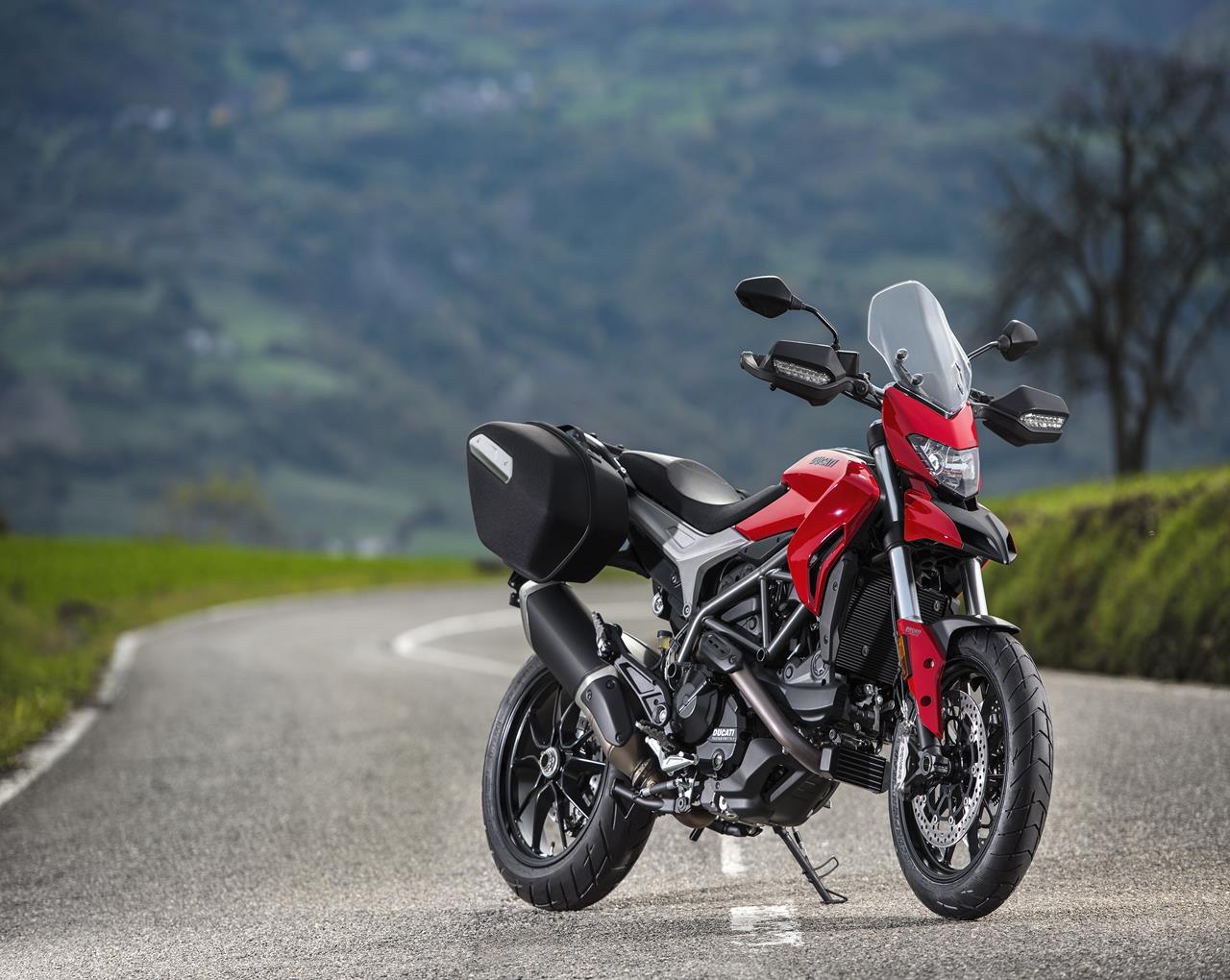 Ducati Hypermotard 939 - MEGA GALLERY