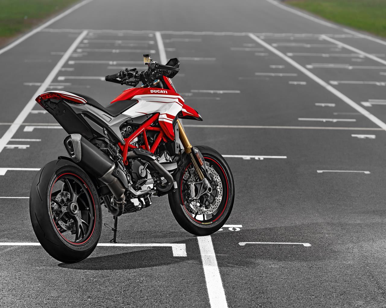 Ducati Hypermotard 939 - MEGA GALLERY