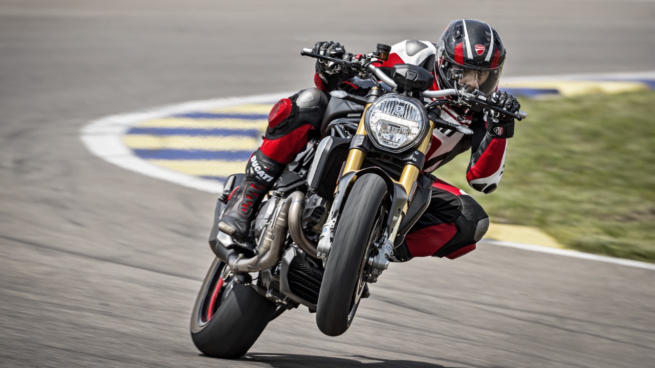 Ducati Monster 1200 S livrea Black on Black - foto 