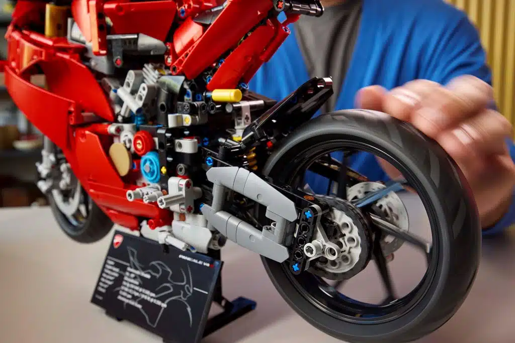 Ducati Panigale V4 S - LEGO TECHNIC