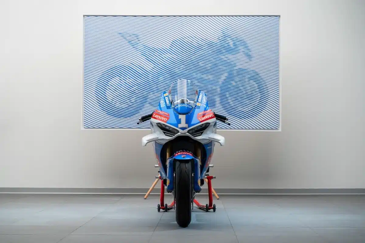 Ducati Panigale V4 Tricolore Italia - Opera d'arte Andrea Crespi
