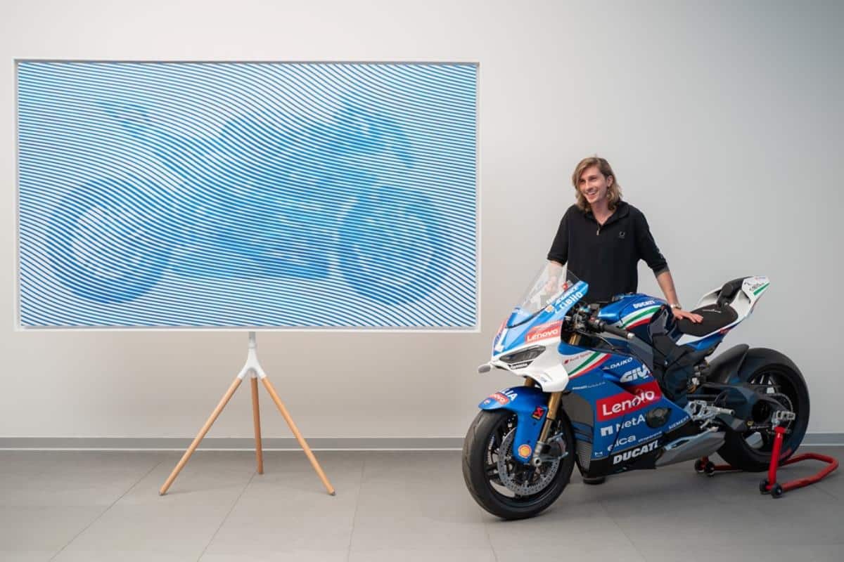 Ducati Panigale V4 Tricolore Italia - Opera d'arte Andrea Crespi