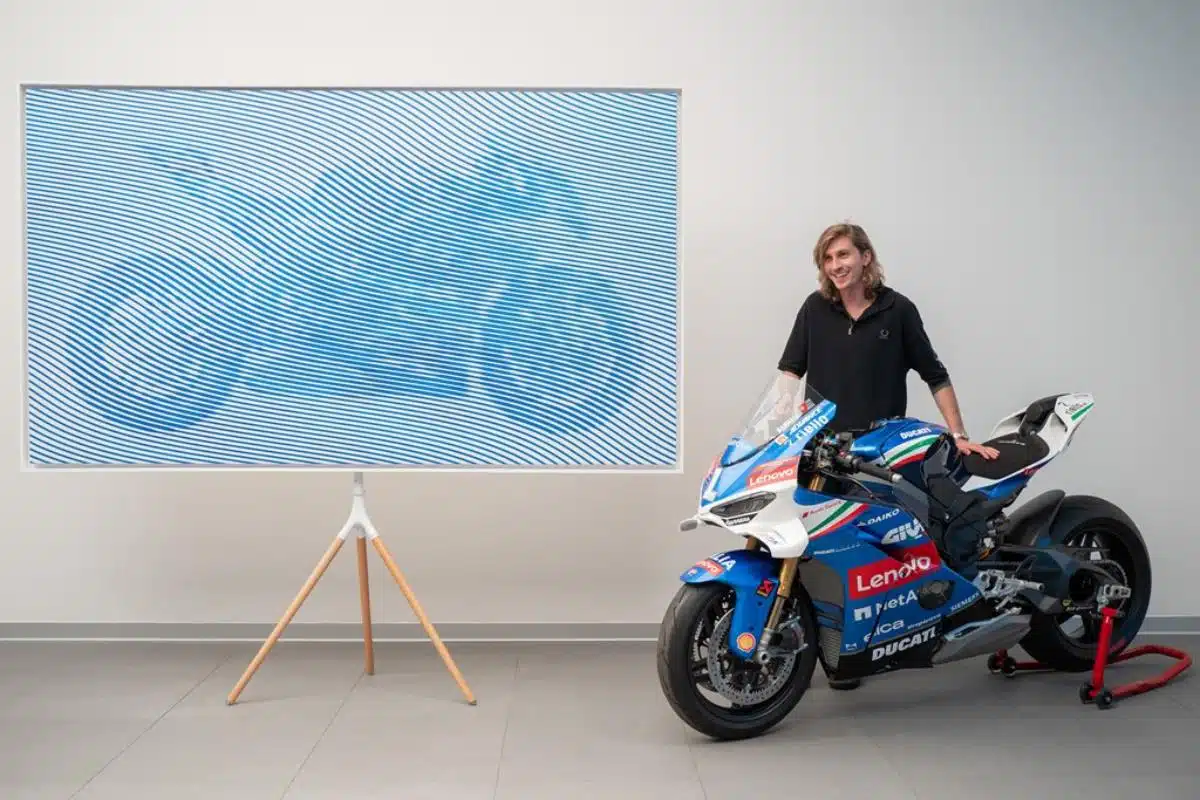 Ducati Panigale V4 Tricolore Italia - Opera d'arte Andrea Crespi