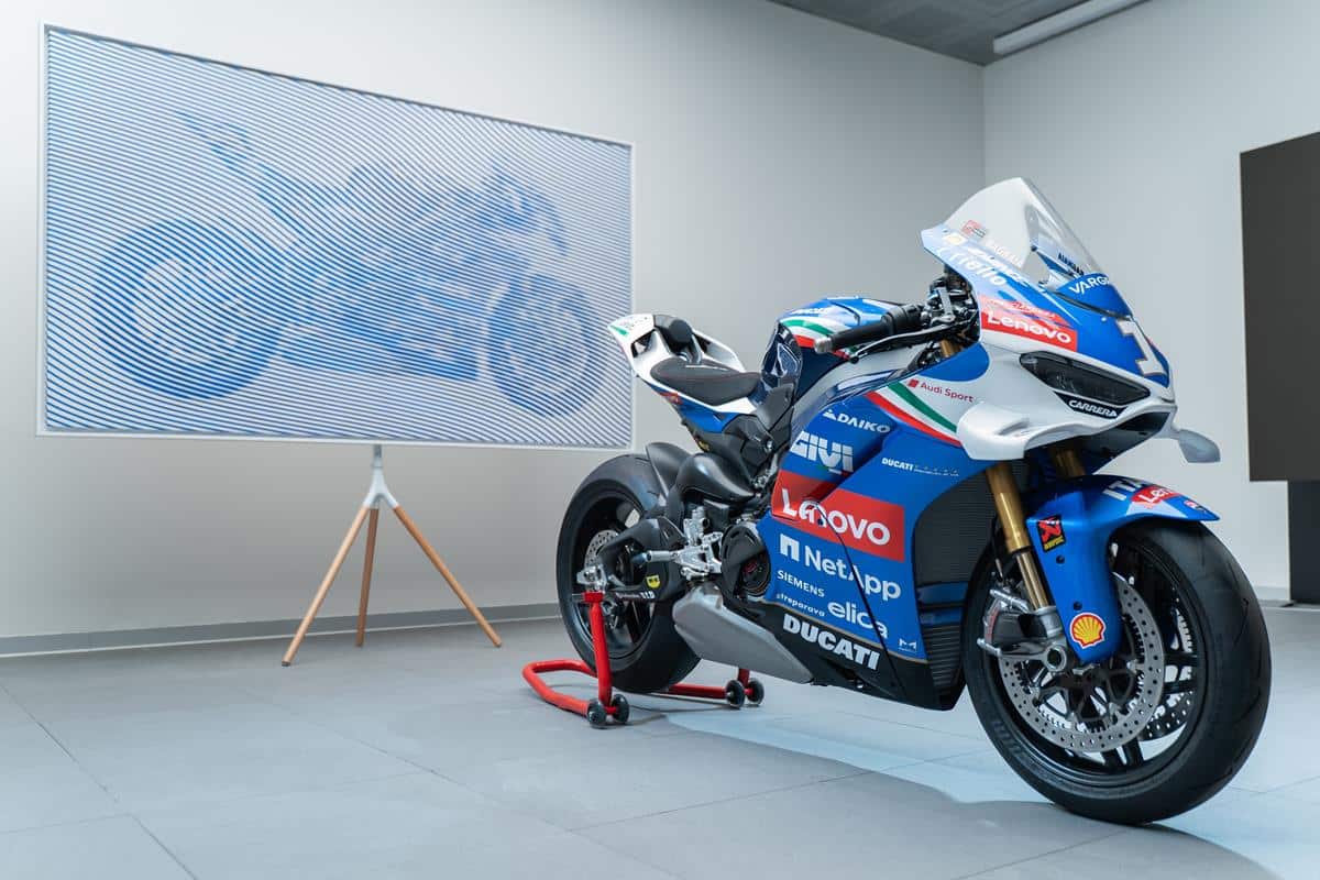 Ducati Panigale V4 Tricolore Italia - Opera d'arte Andrea Crespi