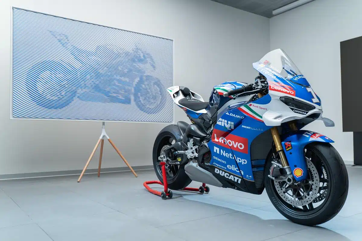 Ducati Panigale V4 Tricolore Italia - Opera d'arte Andrea Crespi
