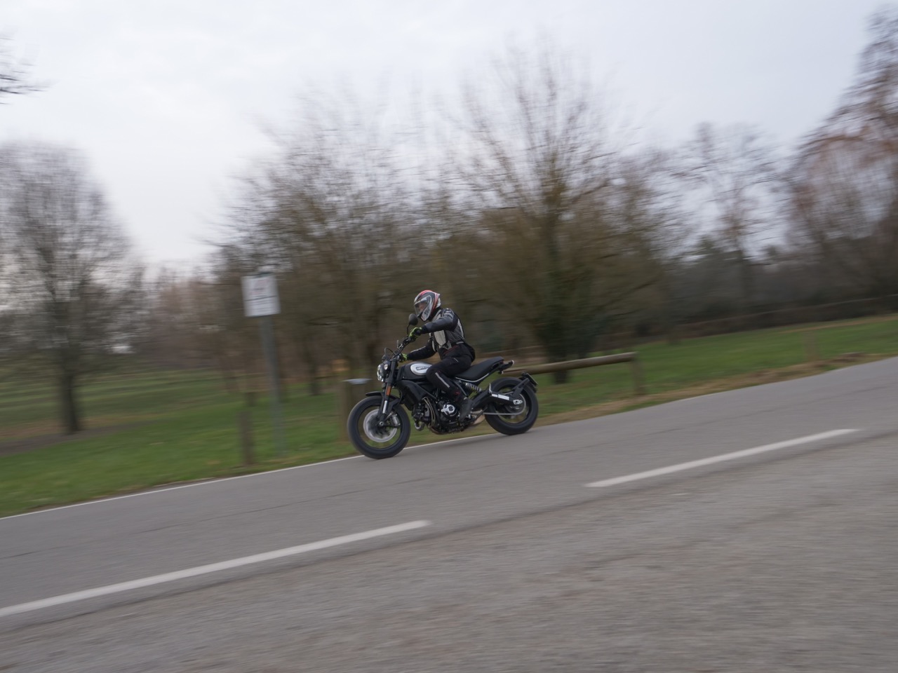 Ducati Scrambler Icon Dark 2020 - prova su strada 