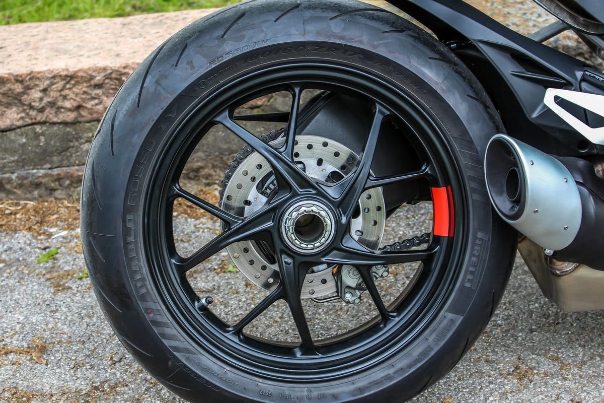 Ducati Streetfighter V2