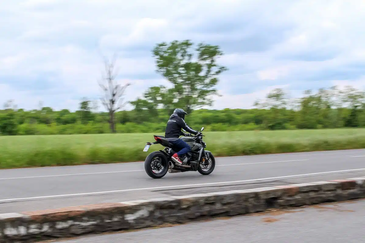 Ducati Streetfighter V2