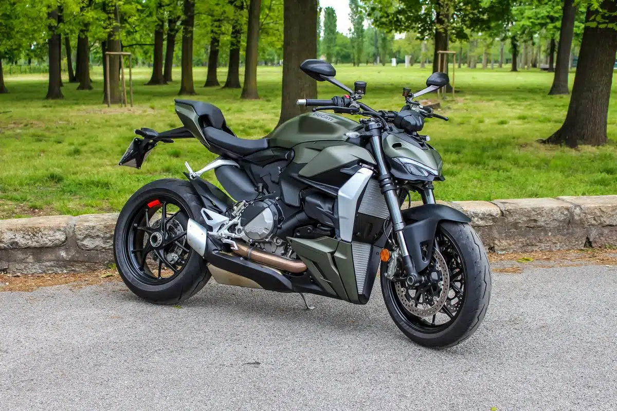 Ducati Streetfighter V2