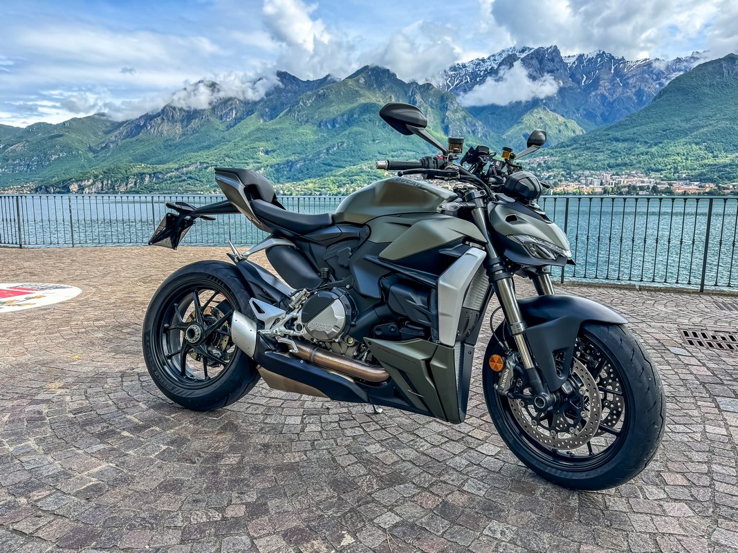 Ducati Streetfighter V2
