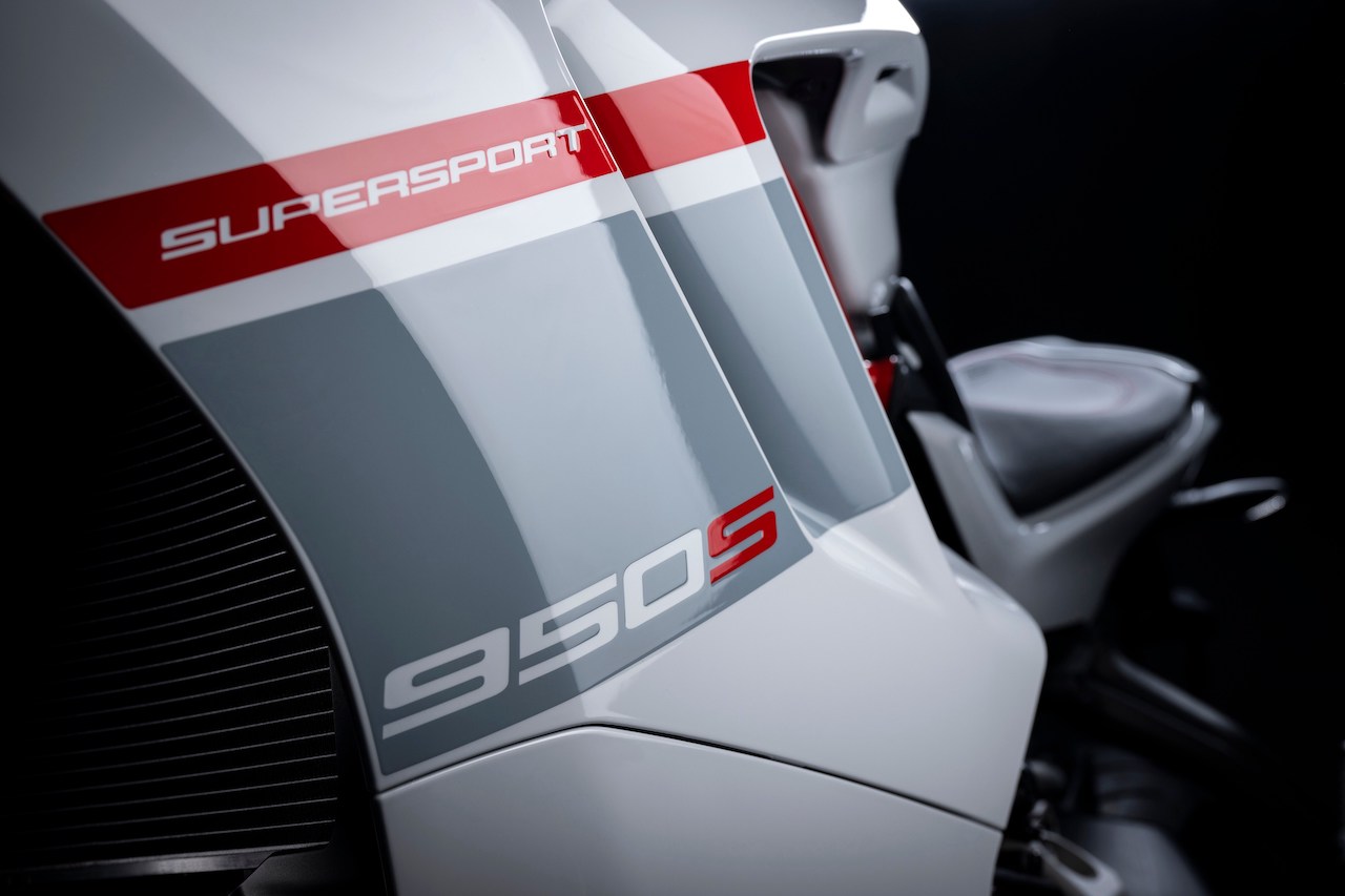 Ducati SuperSport 950 S in Stripe Livery - foto  