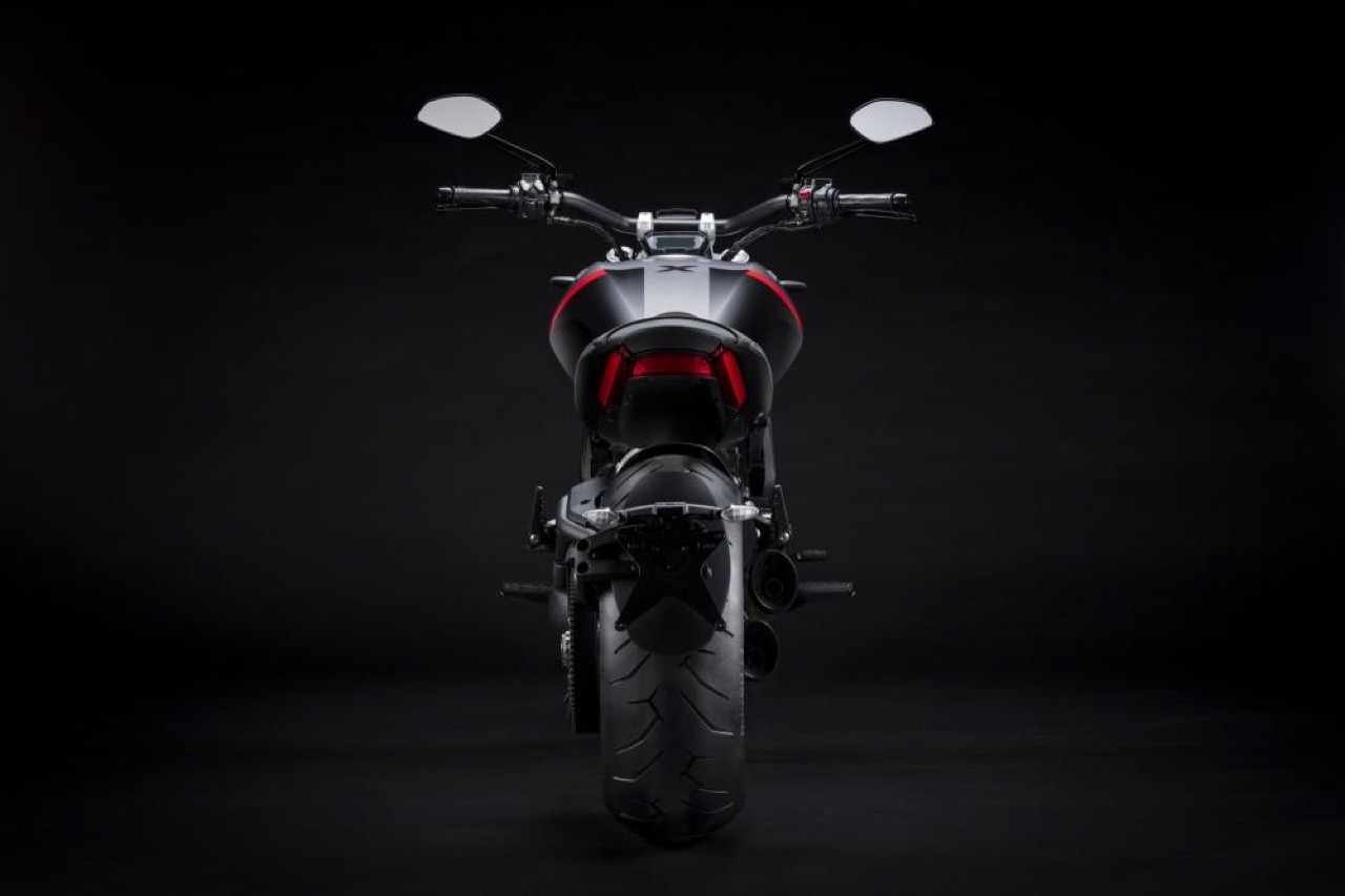 Ducati XDiavel Black Star e Dark 2021 - foto 