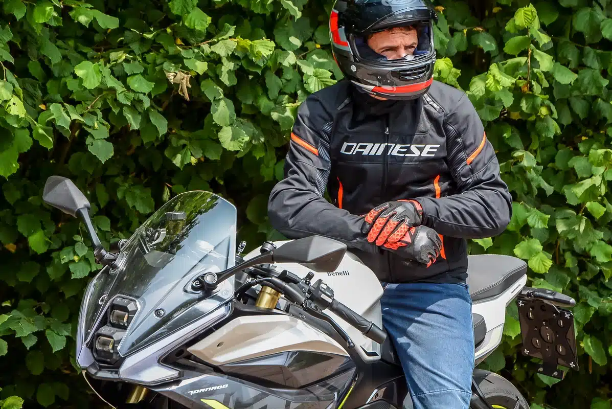 Giacca Air Frame 3 Tex e Guanti Air-Maze