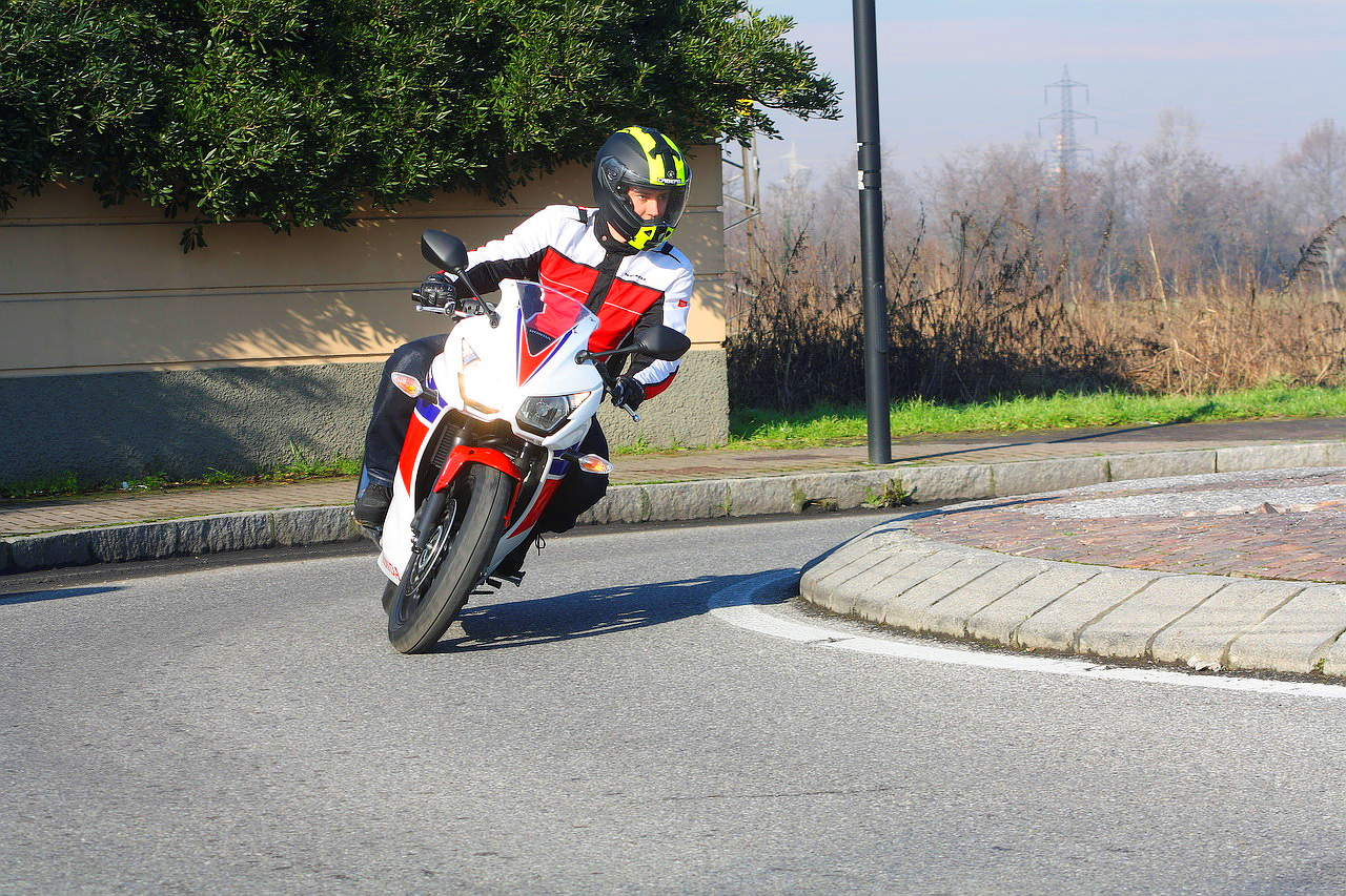 Honda CBR300R prova su strada 2015