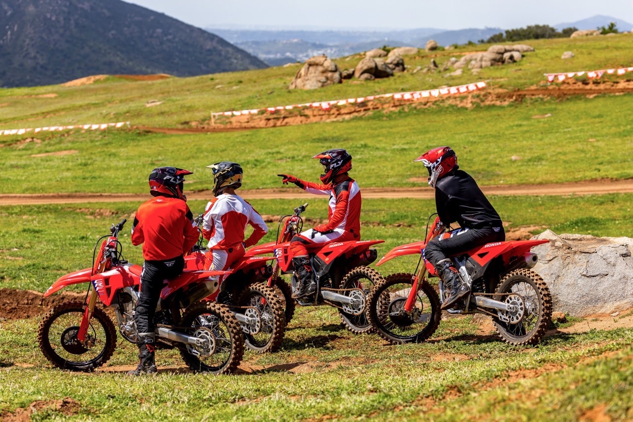 Honda CRF250R e CRF450R 2025 - Foto ufficiali