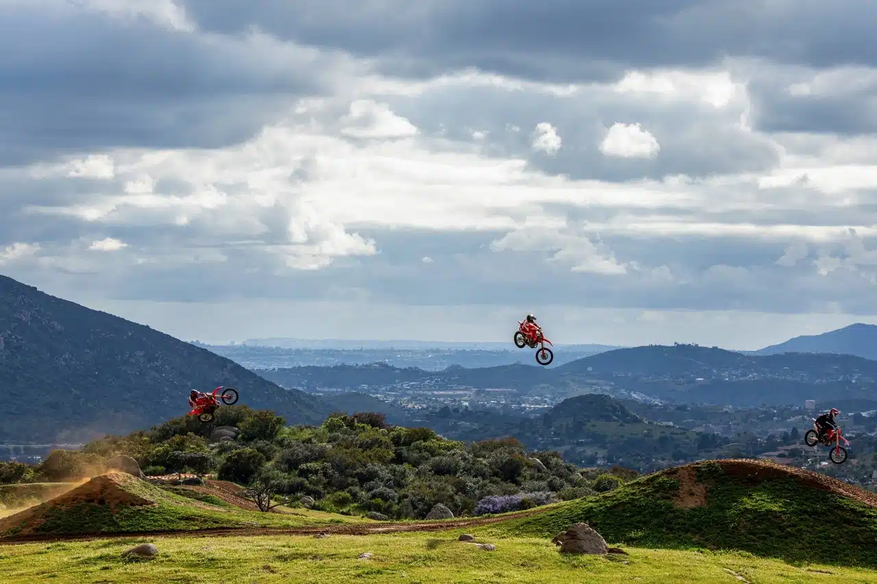 Honda CRF250R e CRF450R 2025 - Foto ufficiali