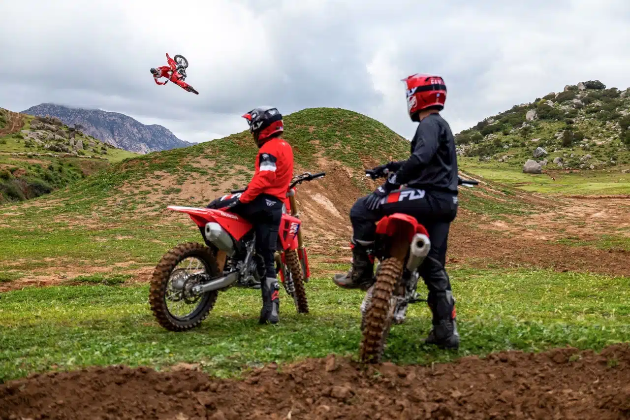 Honda CRF250R e CRF450R 2025 - Foto ufficiali