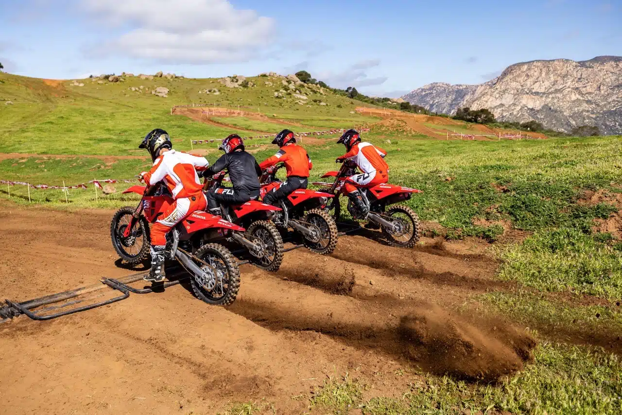 Honda CRF250R e CRF450R 2025 - Foto ufficiali