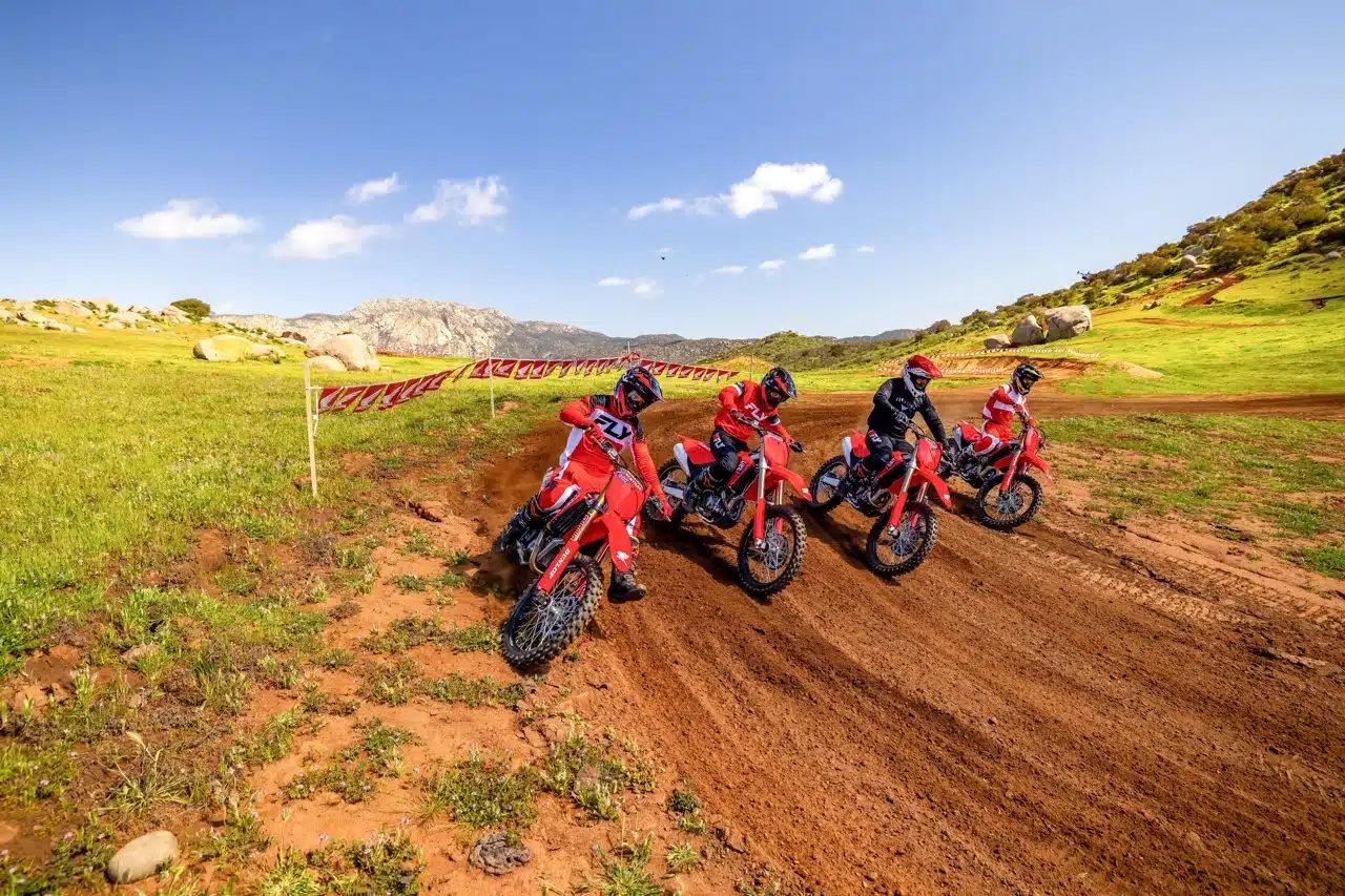 Honda CRF250R e CRF450R 2025 - Foto ufficiali
