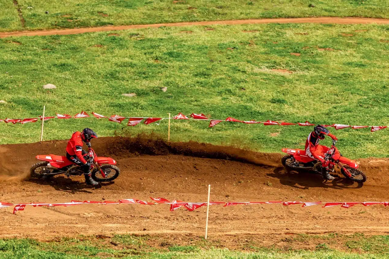 Honda CRF250R e CRF450R 2025 - Foto ufficiali