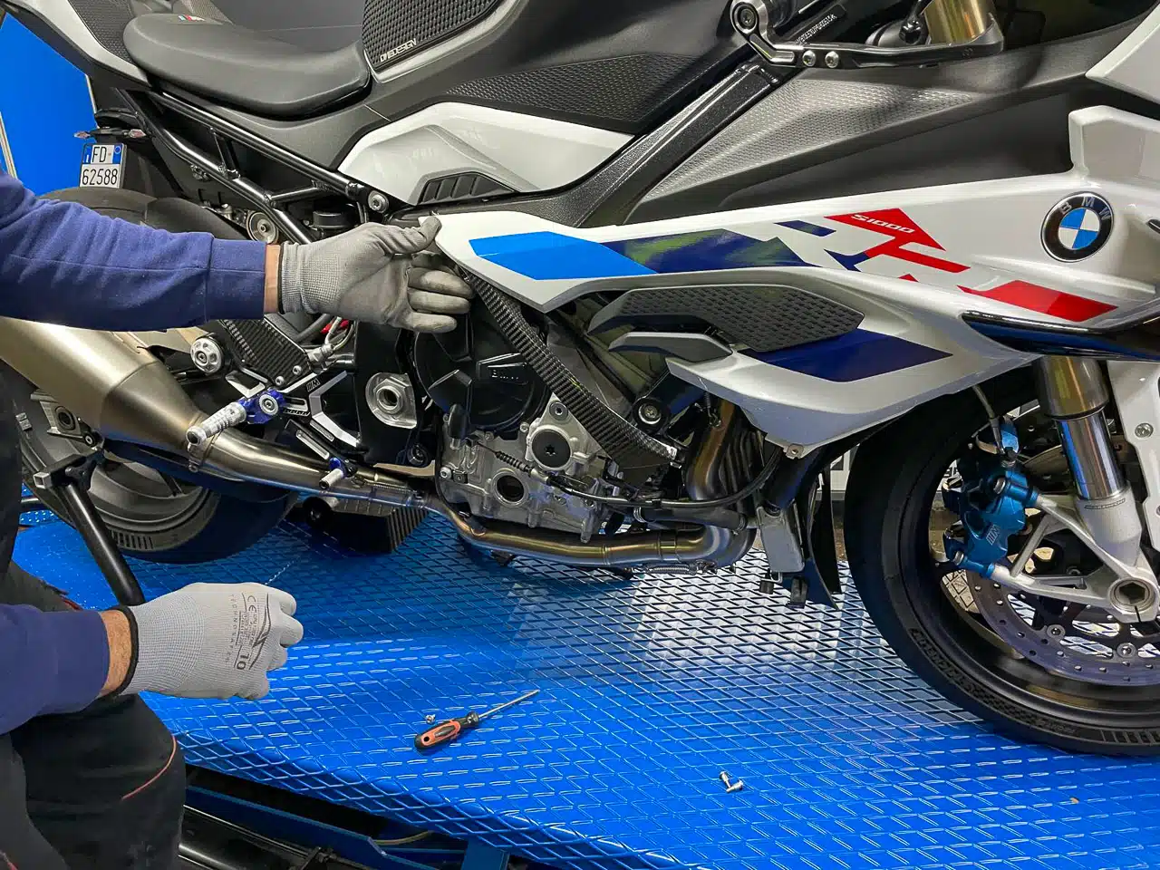 ILMBERGER CARBON PUNTALE PER BMW S1000RR