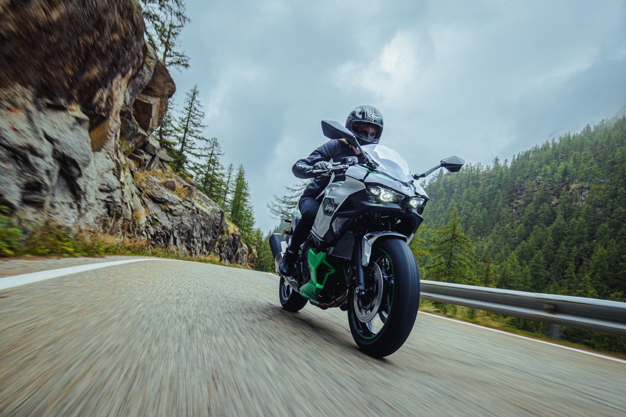 Kawasaki Ninja 7 Hybrid - Foto ufficiali