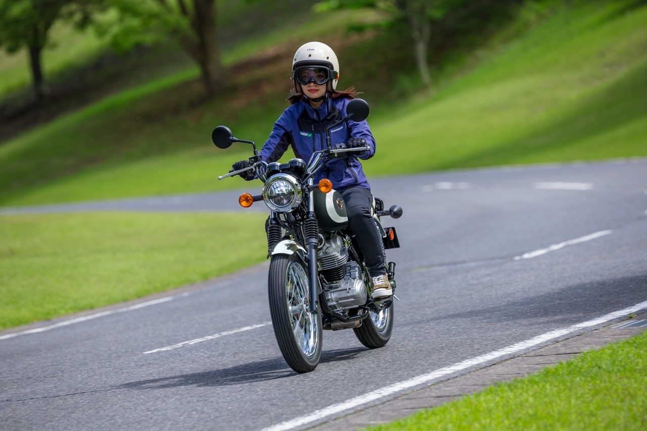 Kawasaki Versys 650, W230 e Meguro S1 MY 2026